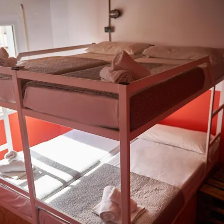 Loft Group אכסניה *