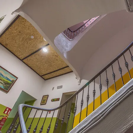 Loft Group אכסניה