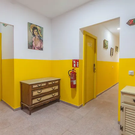 Loft Group Albergue Lloret de Mar